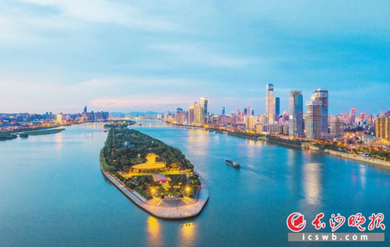 近年来,长沙始终把经济高质量发展作为第一要务,着力添动能、育优势、激活力、夯根基,跑出了经济高质量发展的“长沙速度”。长沙晚报全媒体记者 邹麟 摄