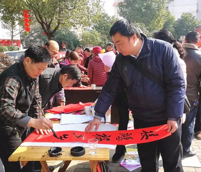 岳阳楼区：多形式开展“三送” 温暖千万家