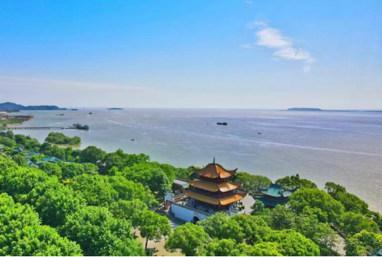 做好生态旅游文章 推进文旅融合发展 