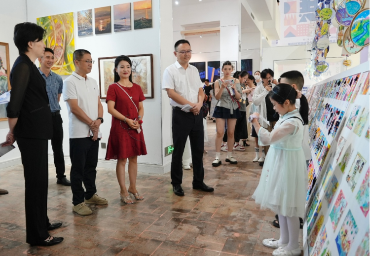 2025年岳阳楼区“超少年”视觉艺术展开幕