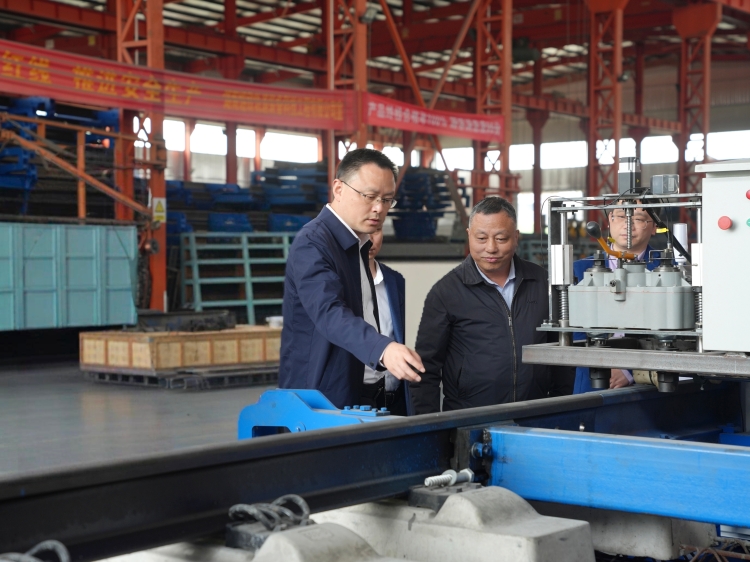 �����˴���������ҵ��չ�߷÷��񲢵���������������չ